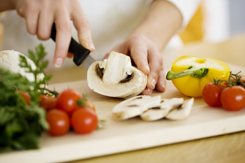 Entering the Great Culinary Debate: Wood cutting boards vs Plastic Cutting Boards